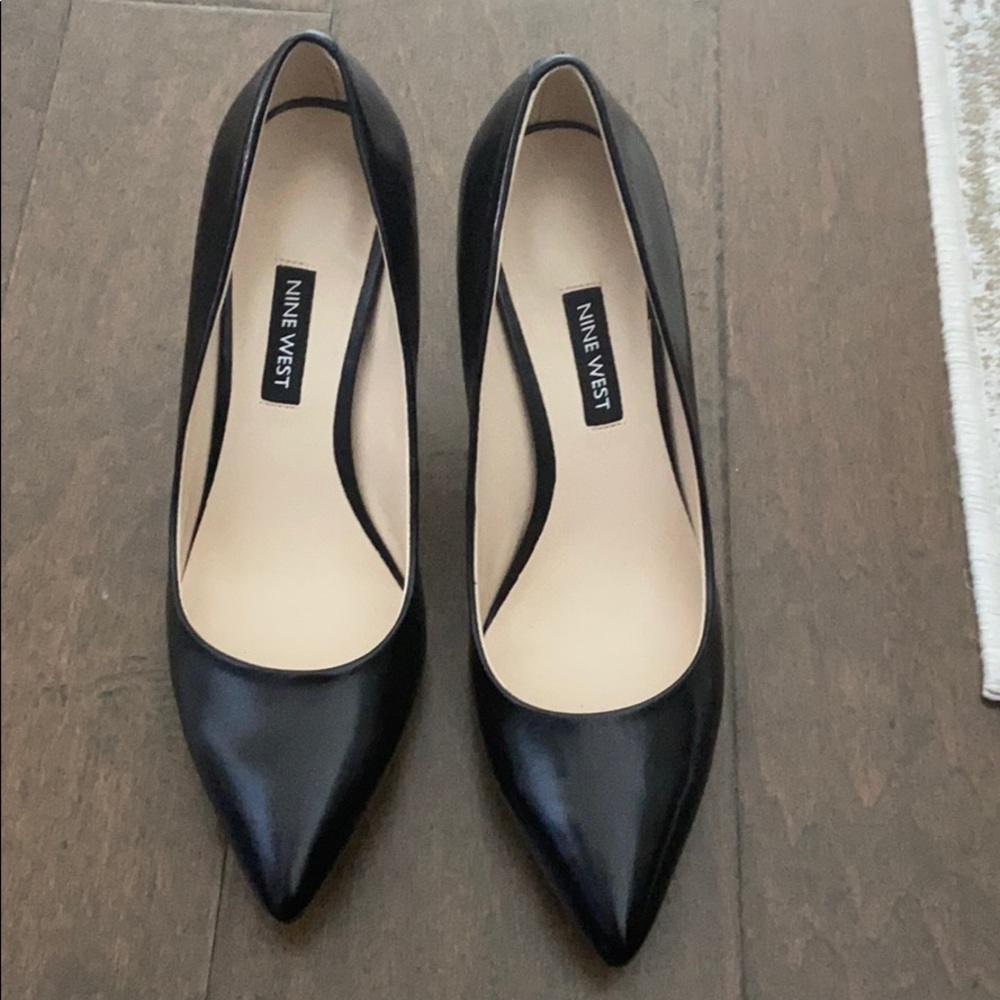 Nine West Women's Flax Pointed Toe Pumps